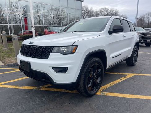 Used 2018 Jeep Grand Cherokee Laredo image 1