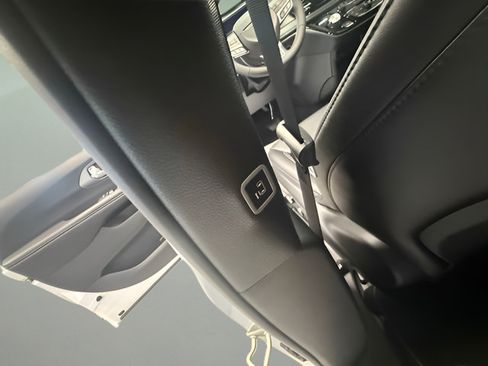 New 2027 Chrysler Pacifica Select FWD image 17