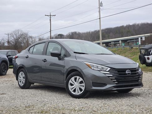Used 2025 Nissan Versa S w/ Trunk Package image 2