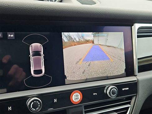 Certified 2025 Porsche Macan image 17