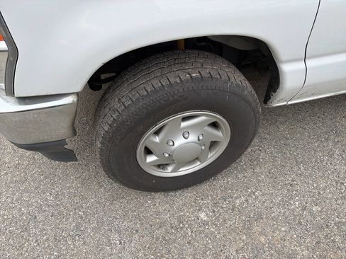 Used 2021 Ford E-350 and Econoline 350 Super Duty w/ Power Windows & Locks Group image 5