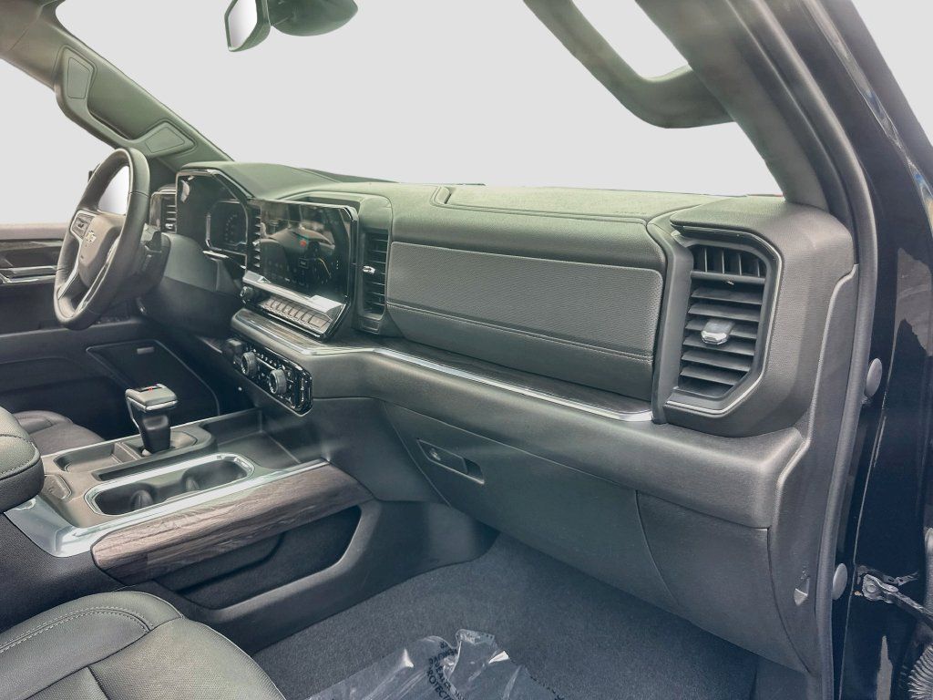 Used 2023 Chevrolet Silverado 1500 LTZ w/ LTZ Premium Package AWD/4WD image 29