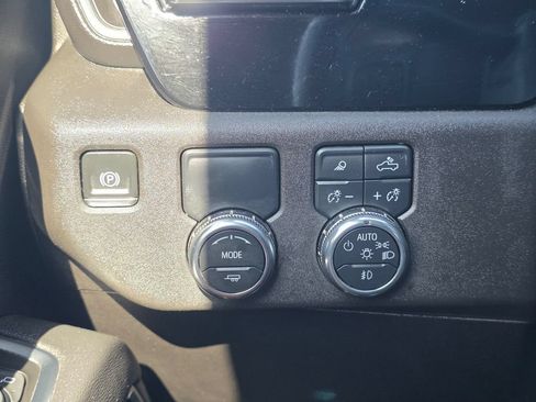 Used 2025 GMC Sierra 1500 SLT RWD image 30