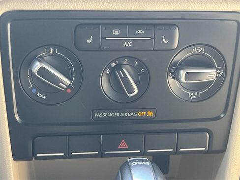 Used 2013 Volkswagen Beetle 2.0T image 22