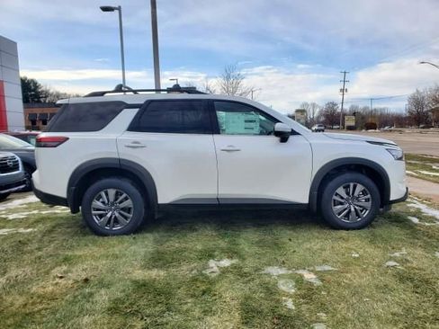 New 2025 Nissan Pathfinder SV w/ Cargo Package image 6