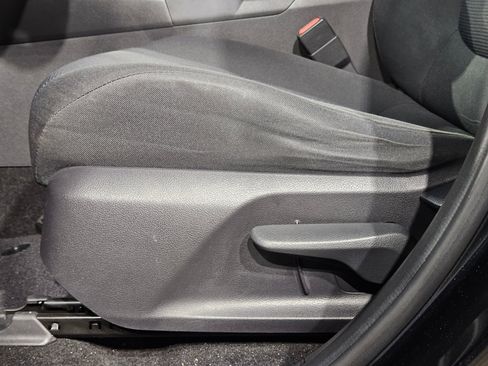 Used 2019 Toyota RAV4 LE image 22