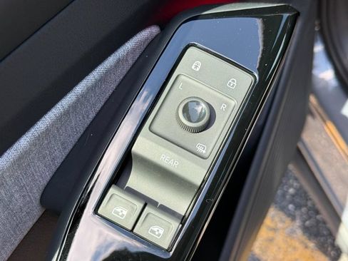 Certified 2024 Volkswagen ID.4 2WD image 19