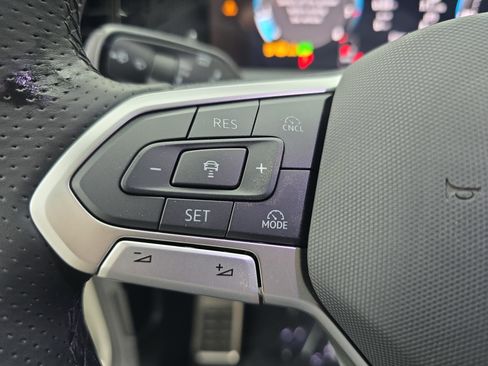 New 2026 Volkswagen Tiguan SE R-Line AWD/4WD image 17