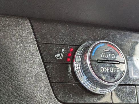 Used 2024 Mitsubishi Outlander SE image 25