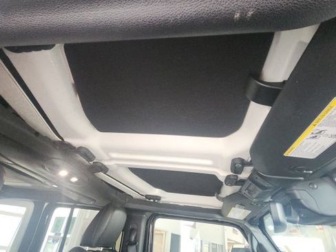 Used 2024 Jeep Wrangler Unlimited Rubicon 4xe AWD/4WD image 24