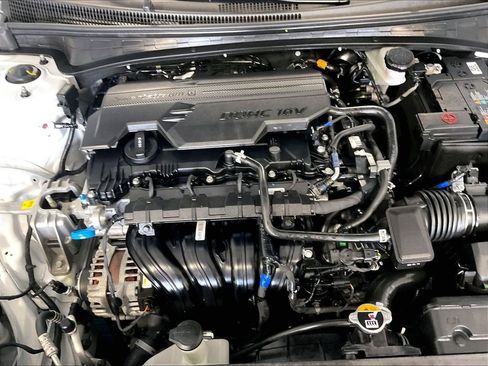 Used 2025 Hyundai Elantra Limited FWD image 29