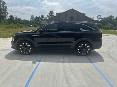 Used 2025 Kia Sorento EX w/ Panoramic Sunroof Package FWD image 2