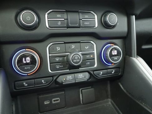 Used 2022 Chevrolet Tahoe RST w/ Luxury Package AWD/4WD image 33
