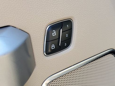 Used 2019 Ford F150 Lariat w/ Equipment Group 502A Luxury AWD/4WD image 31