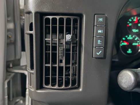 Used 2017 GMC Savana 3500 LS image 28