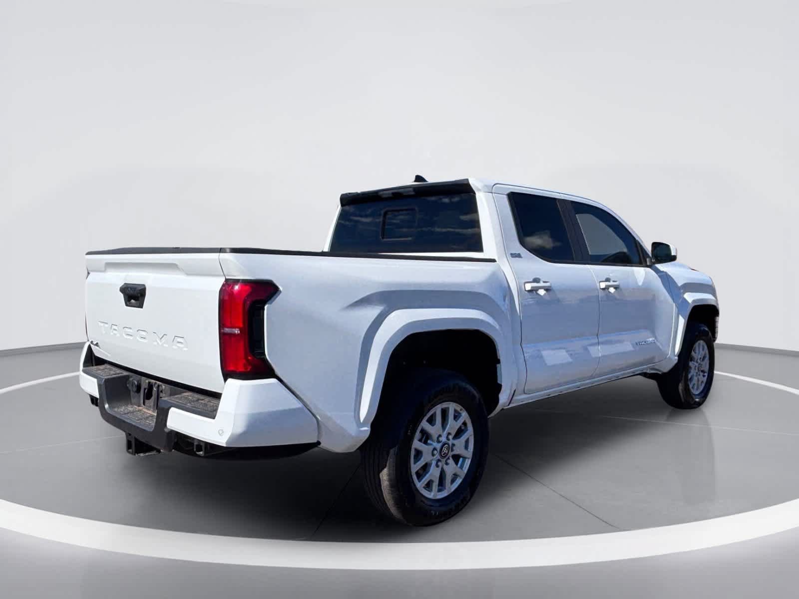Used 2025 Toyota Tacoma SR5 AWD/4WD image 6