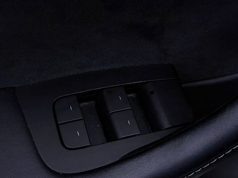 Used 2021 Tesla Model Y Performance image 17