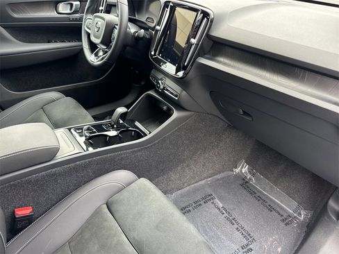 Certified 2023 Volvo C40 P8 Recharge Ultimate image 15