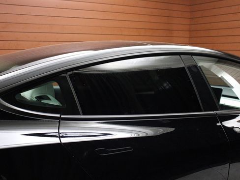 Used 2023 Tesla Model 3 Standard Range image 16