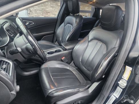 Used 2017 Chrysler 200 Limited Platinum w/ Comfort & Convenience Group image 12