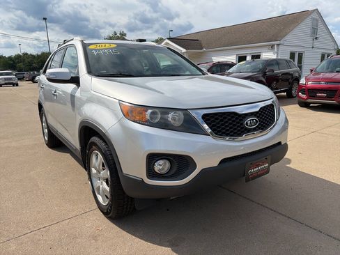 Used 2013 Kia Sorento LX w/ Convenience Pkg FWD image 2