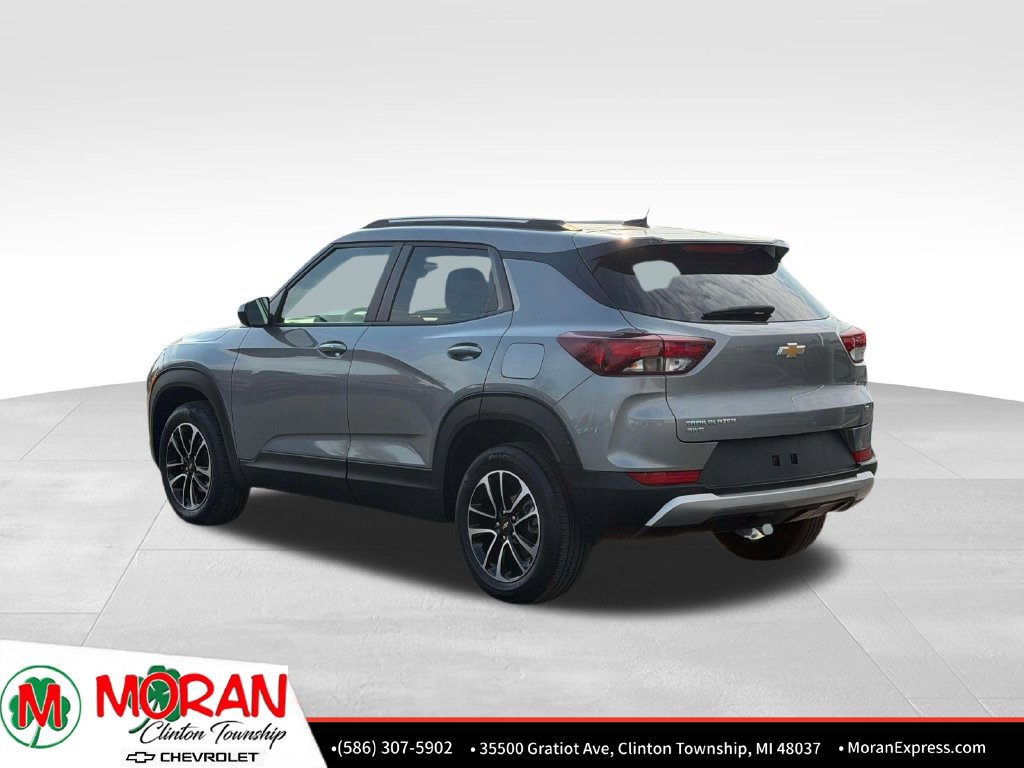 Used 2025 Chevrolet TrailBlazer LT AWD/4WD image 4