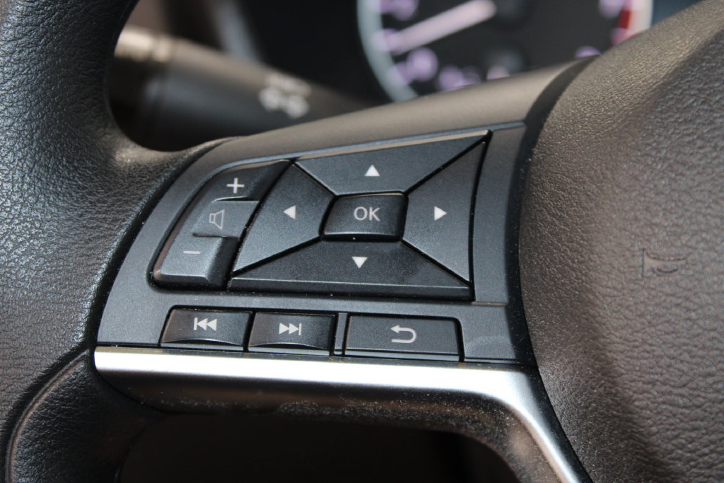 Used 2025 Nissan Sentra SV FWD image 33