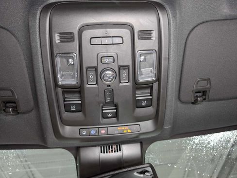 Used 2023 Chevrolet Tahoe Premier AWD/4WD image 37