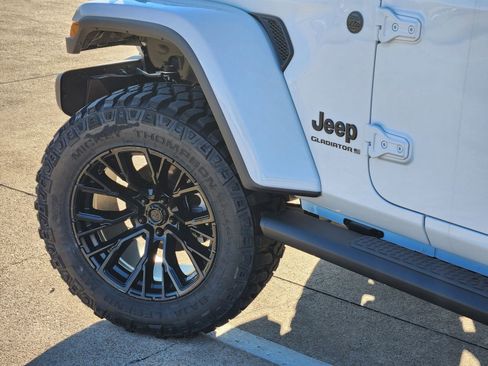 New 2026 Jeep Gladiator Sport image 17