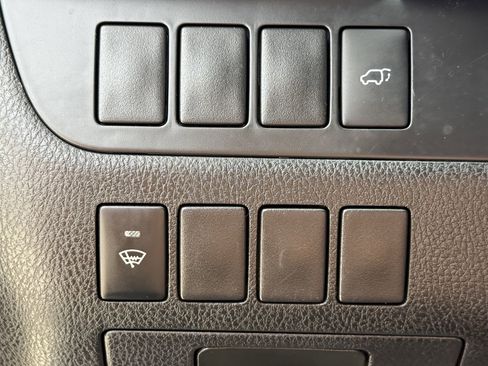 Used 2016 Toyota Highlander XLE image 25