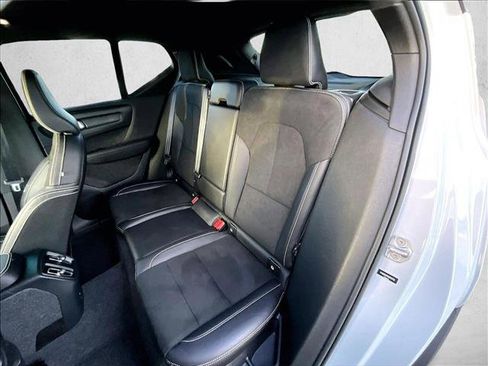 Used 2022 Volvo XC40 P8 Recharge Plus image 25