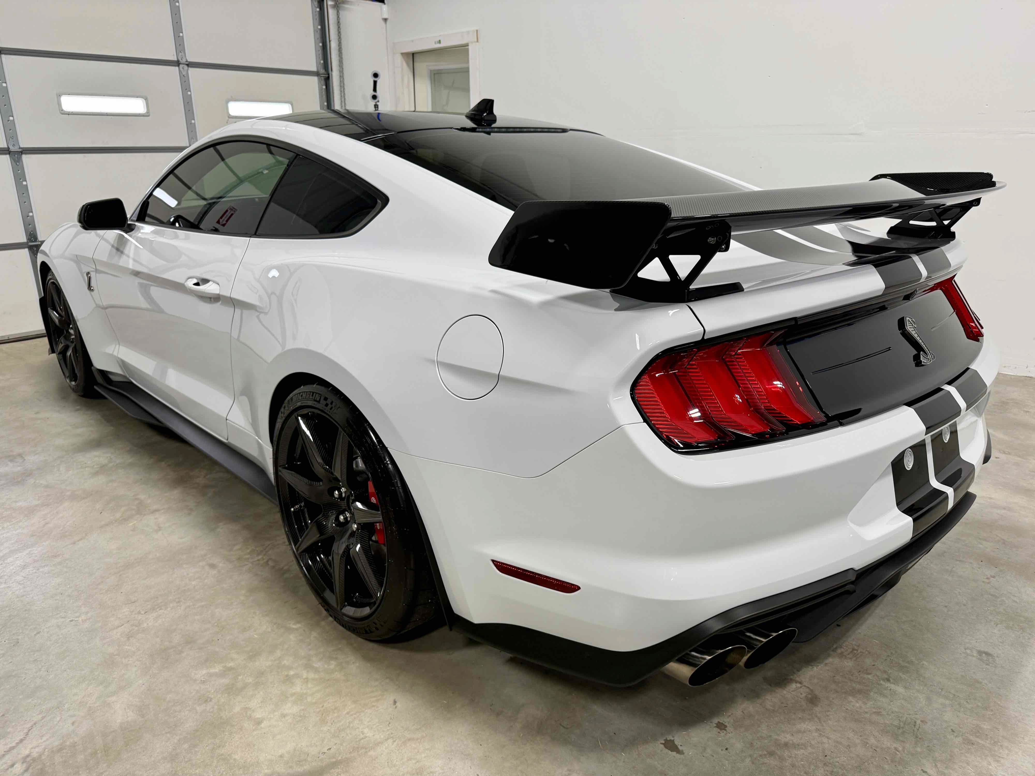 Used 2021 Ford Mustang Shelby GT500 w/ Carbon Fiber Track Pack RWD image 5