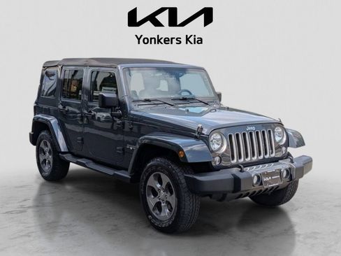 Used 2016 Jeep Wrangler Unlimited Sahara w/ Dual Top Group AWD/4WD image 4