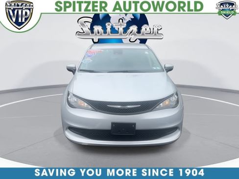 Used 2023 Chrysler Voyager LX FWD image 3