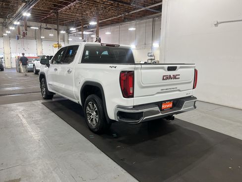 Used 2025 GMC Sierra 1500 SLT AWD/4WD image 9