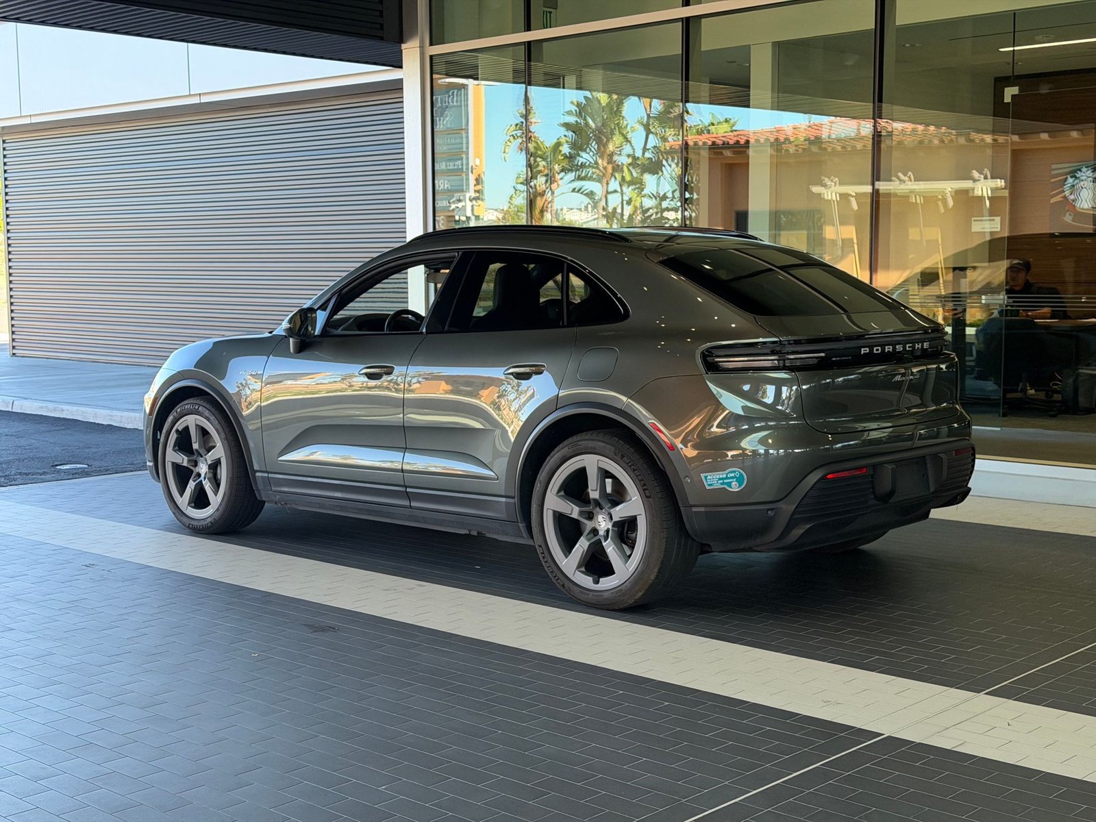 Certified 2024 Porsche Macan 4 Electric w/ Premium Package AWD/4WD image 10
