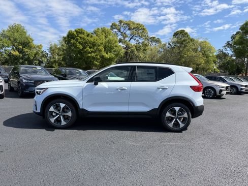 New 2026 Volvo XC40 B5 Plus w/ Climate Package image 5