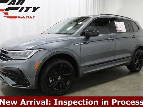 Used 2024 Volkswagen Tiguan SE R-Line AWD/4WD image 1