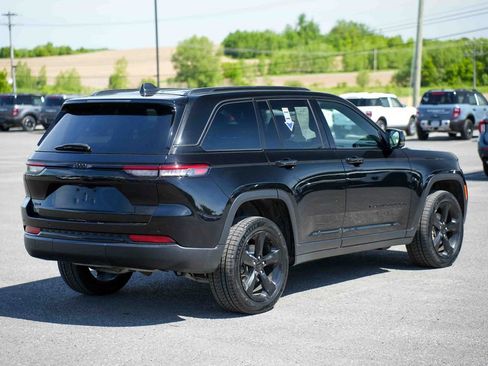 Used 2024 Jeep Grand Cherokee Altitude AWD/4WD image 5