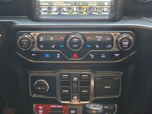 Used 2022 Jeep Wrangler Unlimited Rubicon 4xe w/ Cold Weather Group AWD/4WD image 24