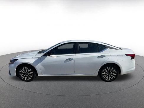 Used 2025 Nissan Altima 2.5 SV image 9