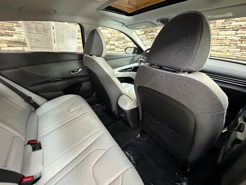 Certified 2025 Hyundai Elantra Limited FWD image 31