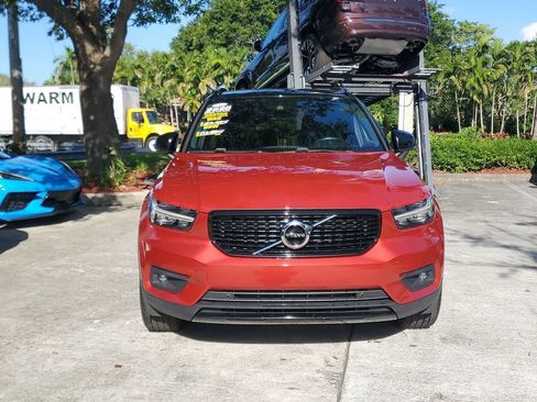 Used 2020 Volvo XC40 T5 R-Design AWD/4WD image 2