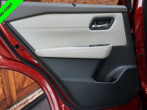 Used 2022 Nissan Rogue SV w/ SV Premium Package image 42