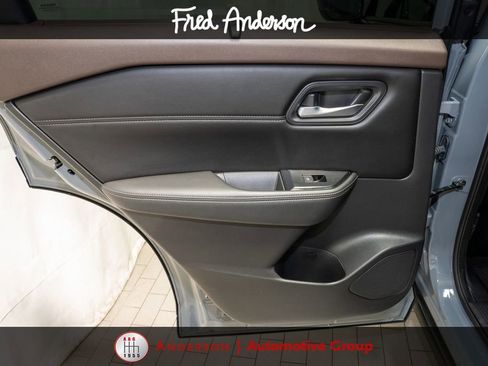 Used 2022 Nissan Rogue SL w/ SL Premium Package FWD image 11