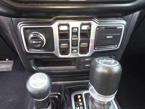 Used 2018 Jeep Wrangler Unlimited Sport S AWD/4WD image 22