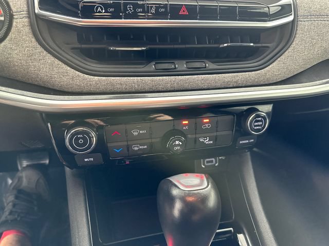 Certified 2024 Jeep Compass Latitude AWD/4WD image 17