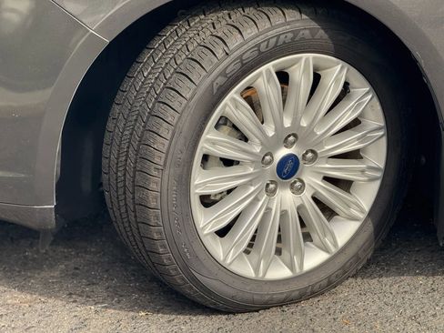 Used 2015 Ford Fusion SE image 12