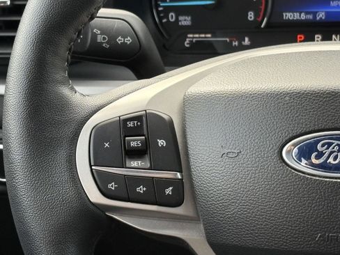 Used 2023 Ford Explorer XLT image 10