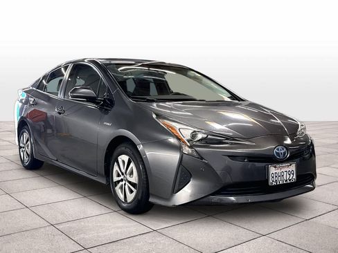 Used 2017 Toyota Prius Two w/ Prius Two Safety Plus Package FWD image 2